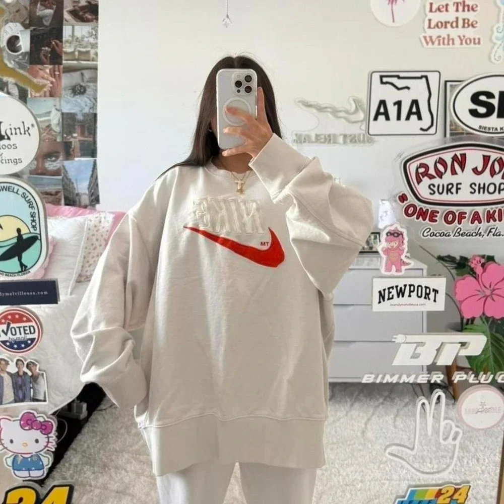 cream‎ and red thick embroidered nike mens oversized crewneck sweatshirt
